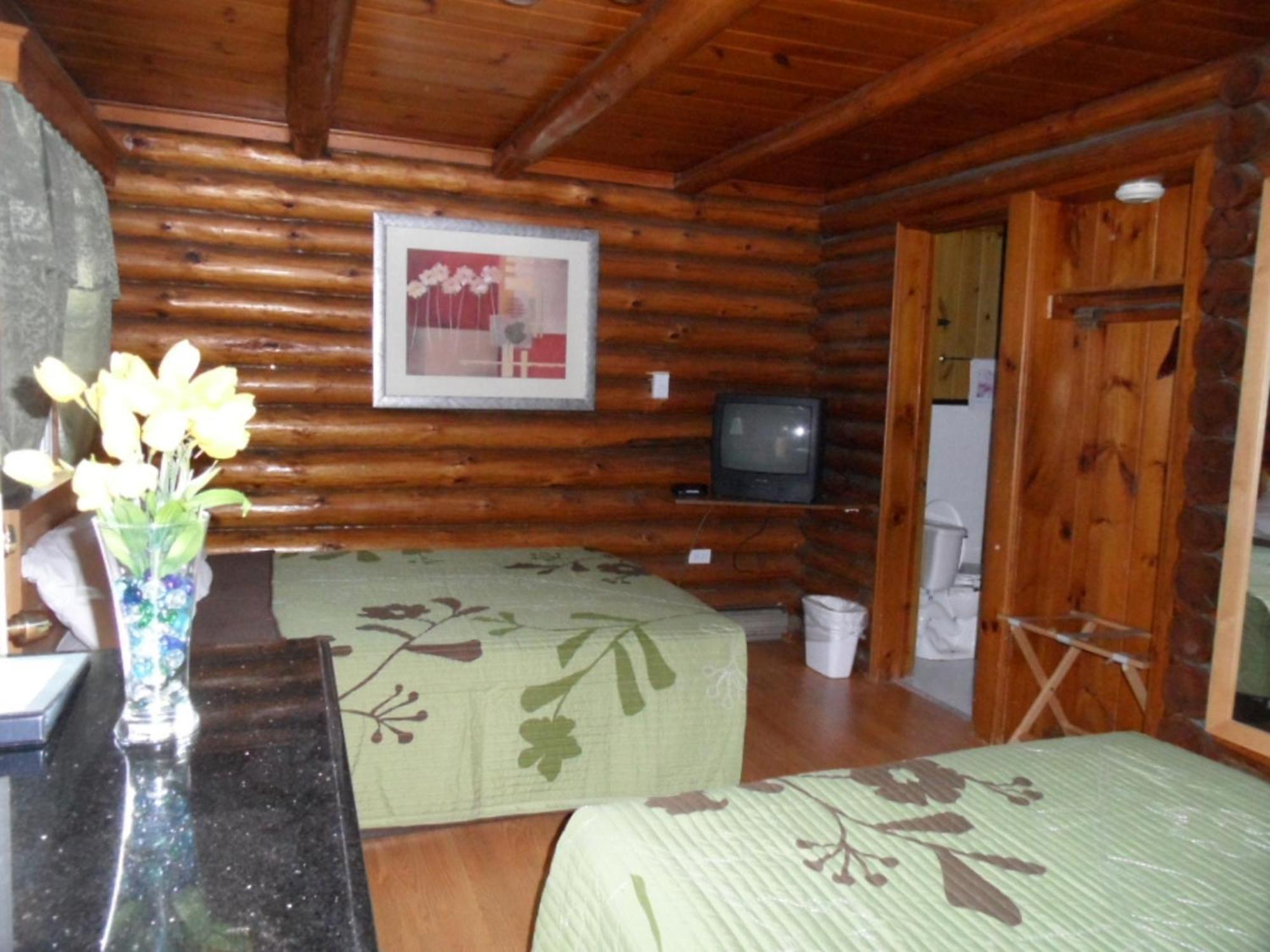 Seven Dwarfs Cabin - On The Brook Cabins Lac George Chambre photo