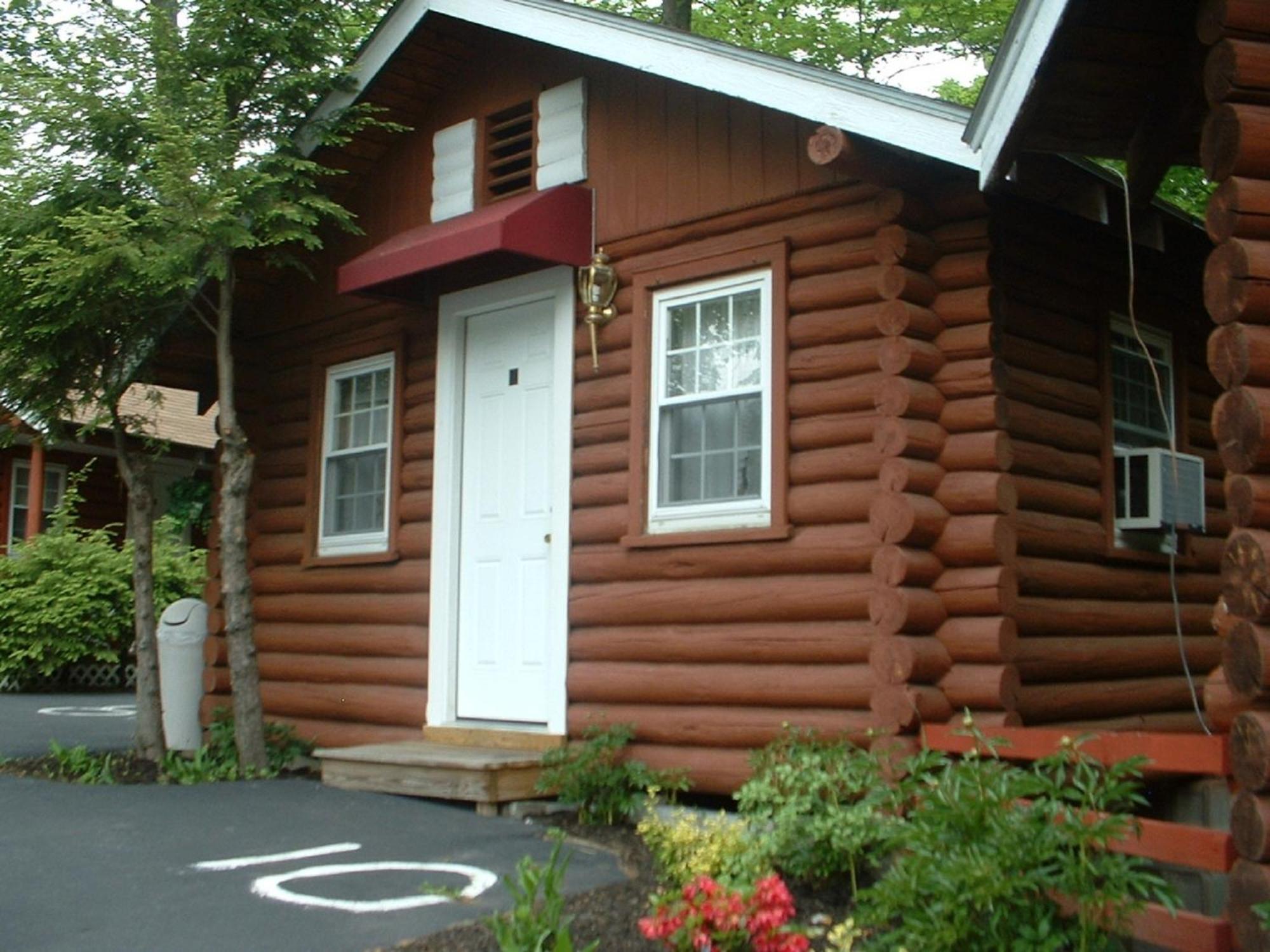 Seven Dwarfs Cabin - On The Brook Cabins Lac George Chambre photo