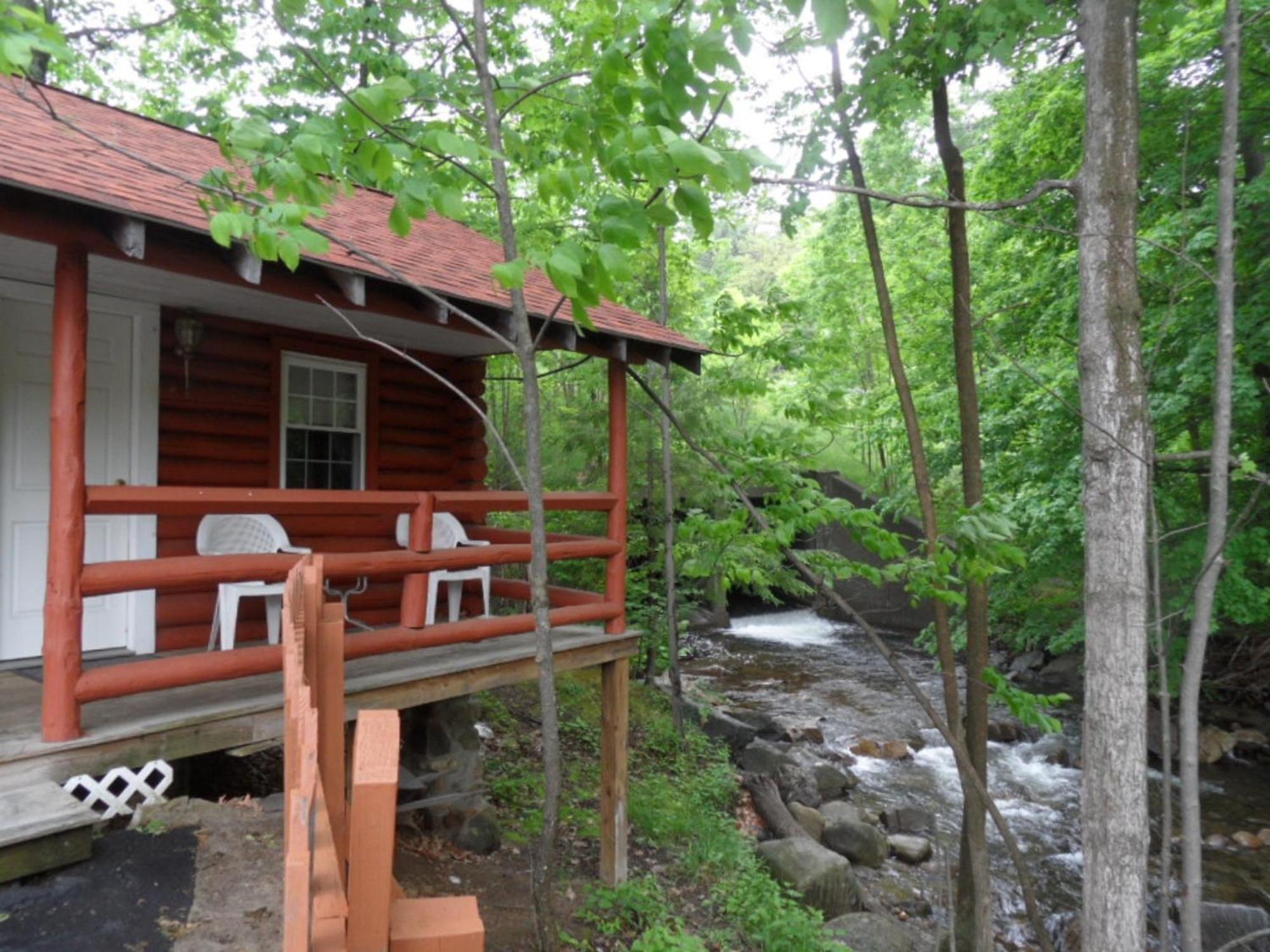 Seven Dwarfs Cabin - On The Brook Cabins Lac George Chambre photo