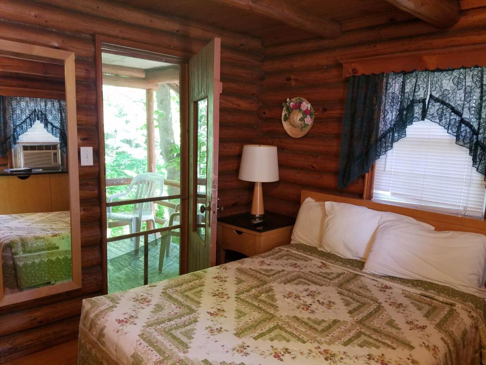 Seven Dwarfs Cabin - On The Brook Cabins Lac George Extérieur photo