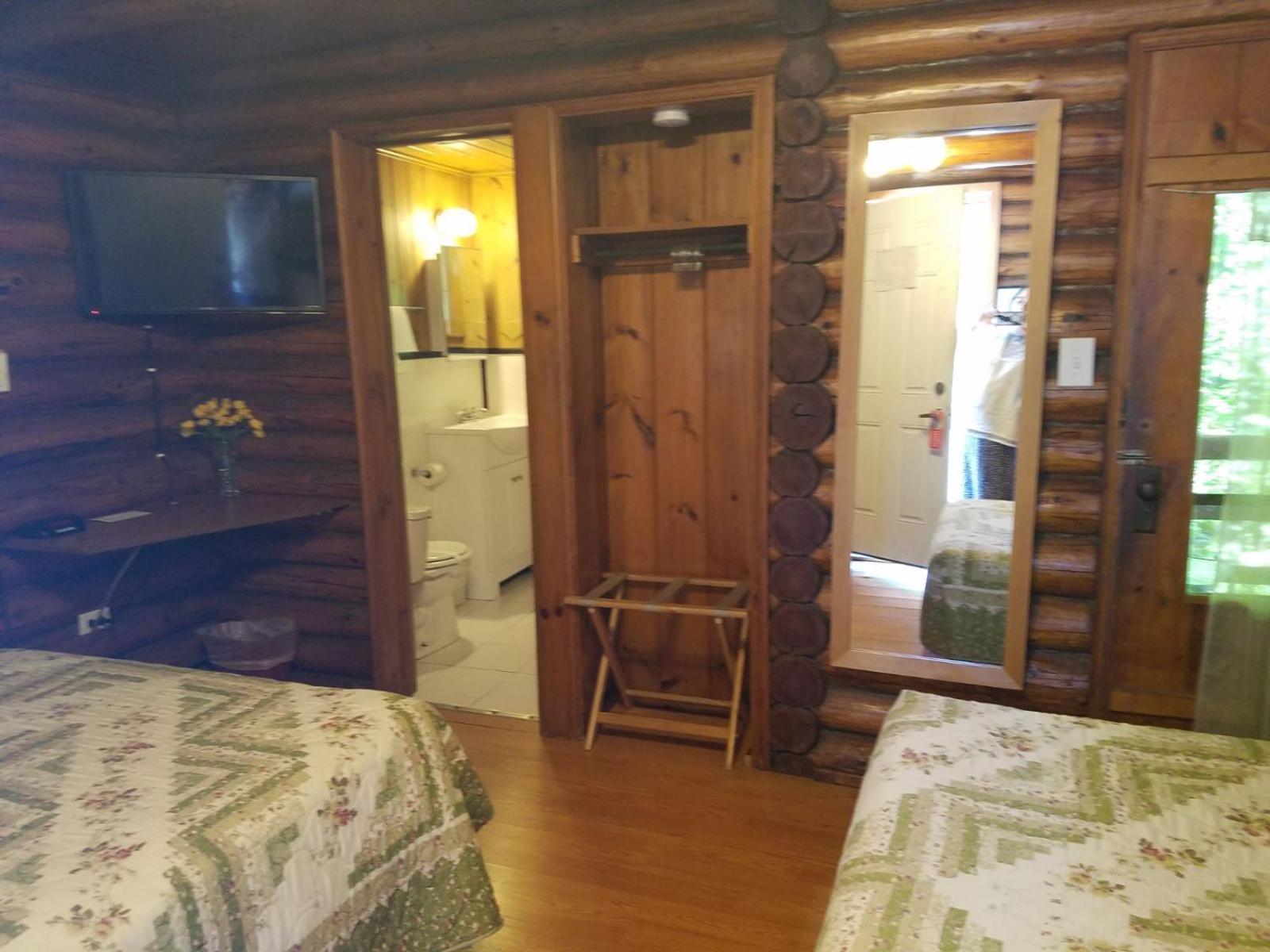 Seven Dwarfs Cabin - On The Brook Cabins Lac George Extérieur photo