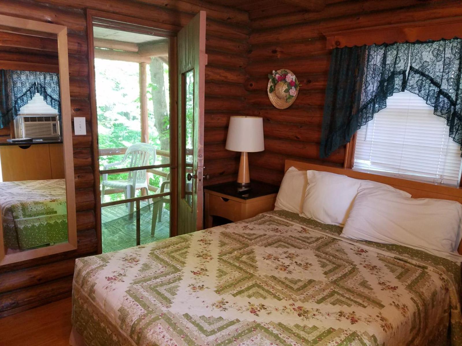 Seven Dwarfs Cabin - On The Brook Cabins Lac George Extérieur photo